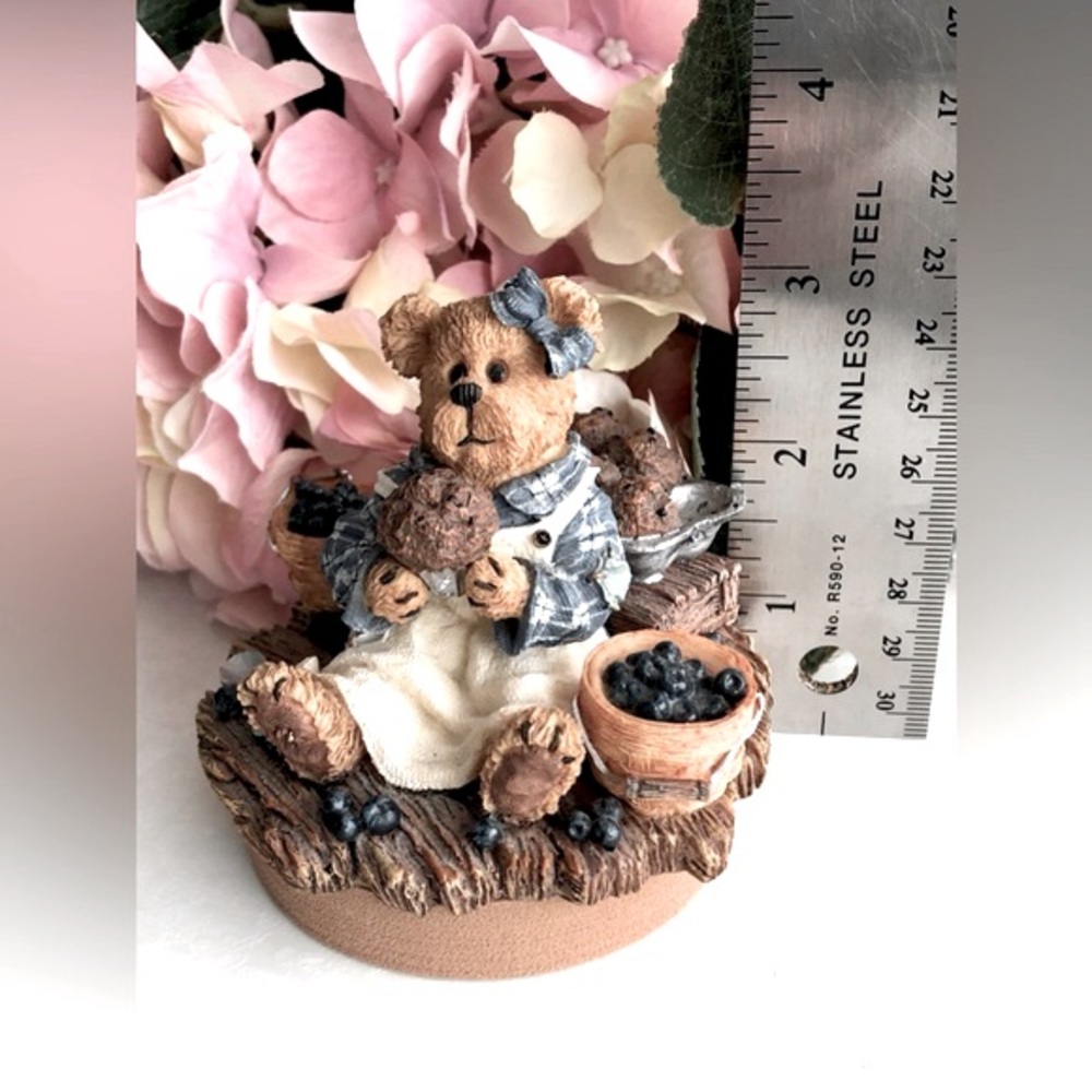 Boyds/Yankee Candle “Muffin B. Bluebeary” The Boysenbeary Patch - Picture 3 of 9
